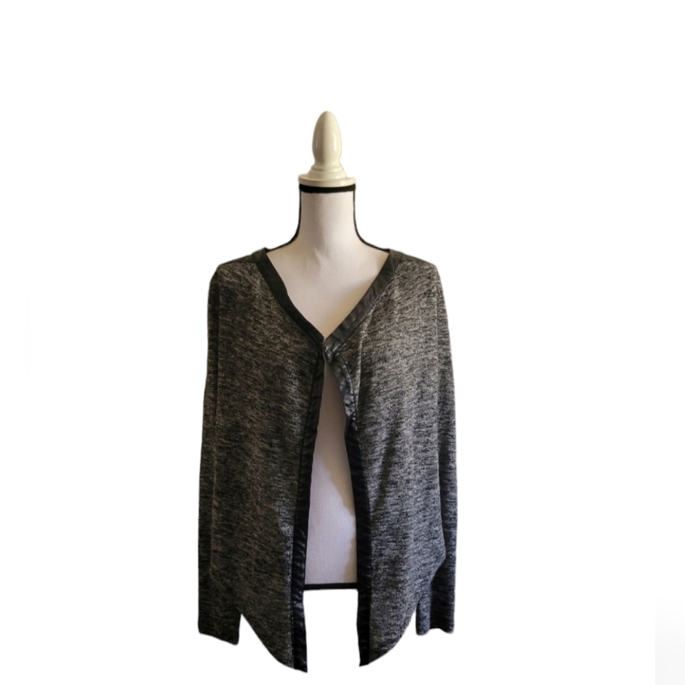 ***5/25*** Studio Y Cardigan